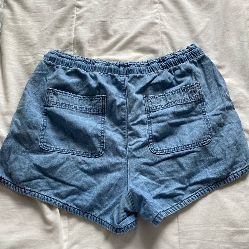 AE Shorts - Picture 2 of 7